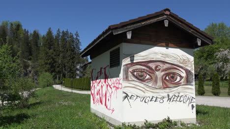 Deutschland-Gebäude-Mit-Flüchtlingsschild