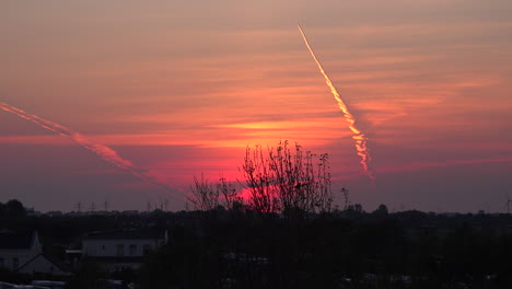 Deutschland-Blick-Auf-Jet-Kondensstreifen-Im-Morgengrauen