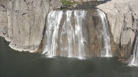 Idaho-flying-birds-at-Shoshone-Falls