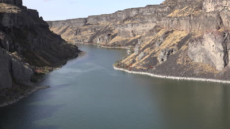 Idaho-view-of-Snake-River-canyon