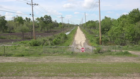 Louisiana-Feldweg-Durch-Land-In-Louisiana.