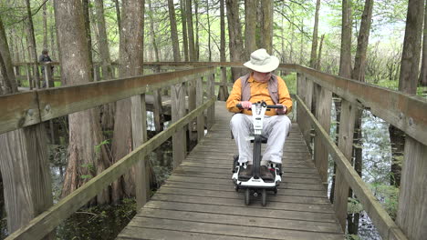 Louisiana-man-on-scooter-points-to-swamp-scenery