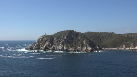 Mexico-Huatulco-lighthouse-and-rocks