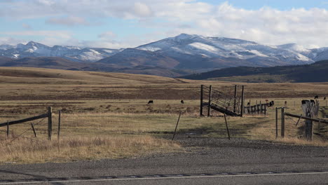 Montana-Berge-Und-Ebenen-Mit-Zaun