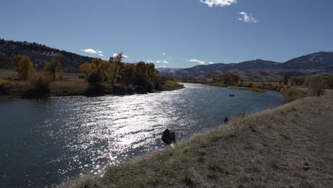 Montana-Sonne-Funkelt-Auf-Dem-Yellowstone-Riverstone