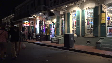 New-Orleans-Bourbon-street-night-with-tourists-time-lapse