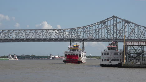 Puente-De-Nueva-Orleans-Con-Barco-De-Vapor-Y-Ferry
