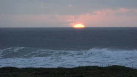 Oregon-Yachats-Atardecer-Sobre-El-Lapso-De-Tiempo-Del-Mar