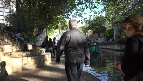 San-Antonio-River-Walk-with-boat