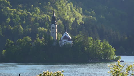 Slowenien-Kirche-Auf-Der-Seeinsel-In-Bled