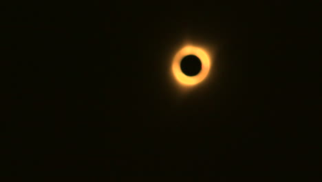 Solar-eclipse-totality-comes-into-focus