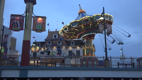 Paseo-De-Carnaval-De-Texas-Galveston-En-La-Noche