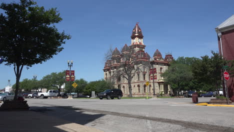 Texas-Lockhart-courthouse-square