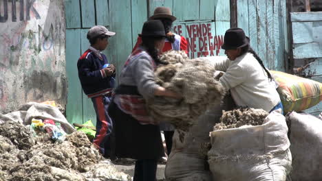 Ecuador-Markt-Und-Wolle