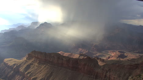 Arizona-rain-in-the-Grand-Canyon