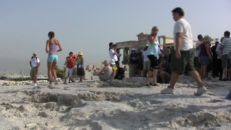 Athen-Akropolis-Mit-Touristen