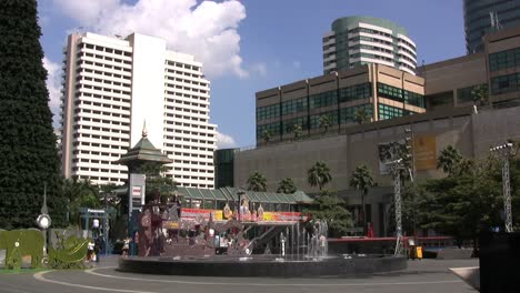Bangkok-Plaza-&-fountain
