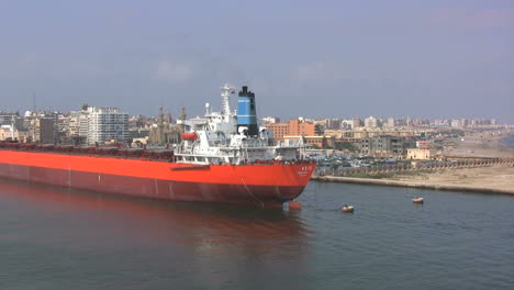 Barco-De-Egipto-En-El-Canal-De-Suez