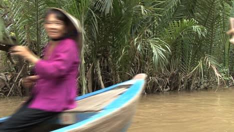 Vietnamesische-Paddelkanus