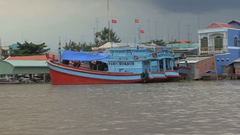 Mekong-Boote-Von-Der-Bank