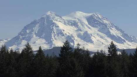 Mount-Rainier-summit-with-glaciers
