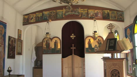 Innenraum-Einer-Kleinen-Griechisch-orthodoxen-Kapelle