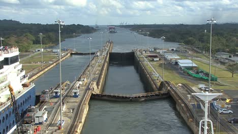 Panama-Canal-Gatun-Locks