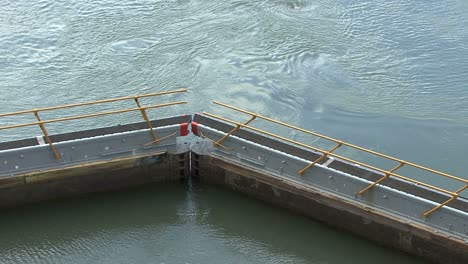 Panama-Canal-gate-in-the-Pedro-Miguel-Locks