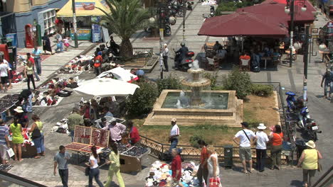Piraeus-Plaza-with-fountain-and-crowds-of-people