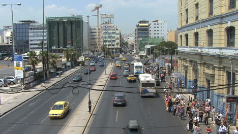 Street-scene-with-traffic-in-Piraeus-Greece