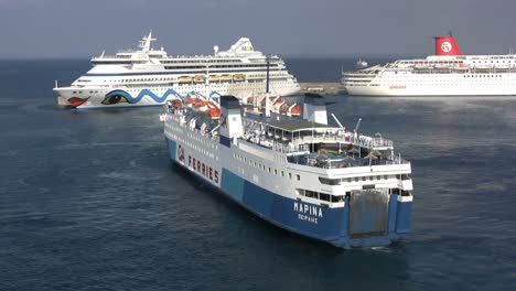 Rhodes-Schiffe-An-Den-Docks