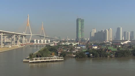 Brücke-Und-Kanal-Entlang-Des-Chao-Phraya
