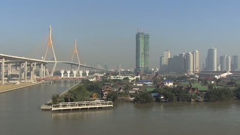 Puente-Y-Canal-A-Lo-Largo-Del-Chao-Phraya