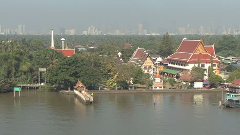 Buddhistischer-Tempel-Am-Chao-Phraya