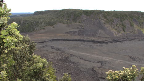 Hawaii-Büsche-Umrahmen-Kilauea-Diesen-Krater