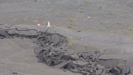 Hawaii-Spalte-Im-Kilauea-Iki-Krater