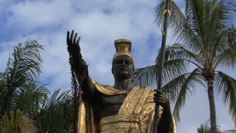 Hawaii-Zoomt-Auf-Kamehameha-Gesicht-2