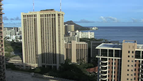 Honolulu-Diamond-Head-En-La-Distancia