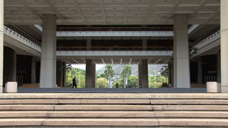 Honolulu-Inside-State-capitol