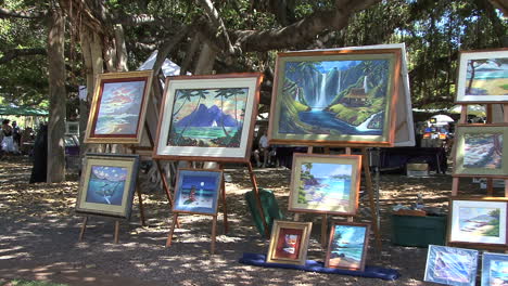 Arte-En-Venta-En-El-Parque-Lahaina