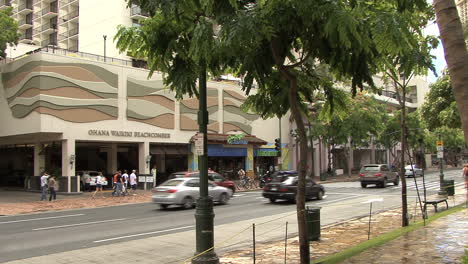 Waikiki-street-scene