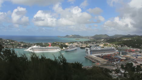 St.-Lucia-Castries-Mit-Kreuzfahrtschiffen