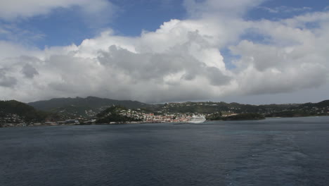 Grenada-Blick-Auf-Die-Insel-Vom-Schiff-Aus