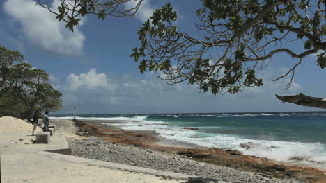 Rangiroa-Surfen-Am-Ufer