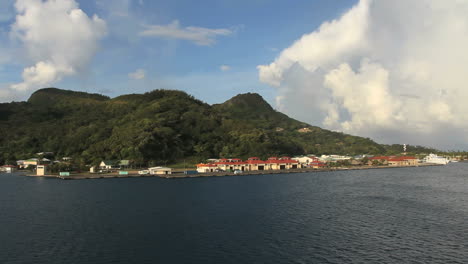 Casas-En-Uturoa-En-Raiatea