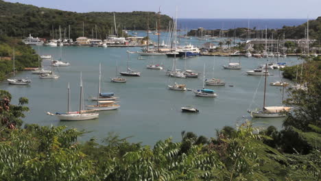 Astillero-De-Antigua-Nelson-Con-Barcos