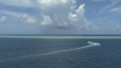 Raiatea-Ausflugsboot-In-Der-Lagune-2