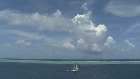 Raiatea-sailboat-in-lagoon-time-lapse
