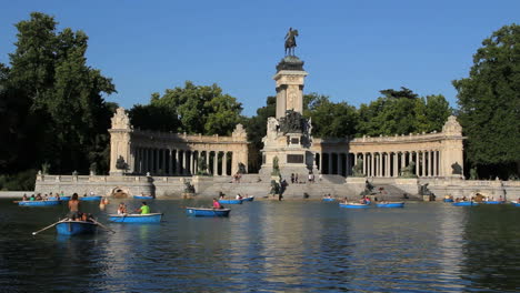Madrid-boats-on-park-lake-3
