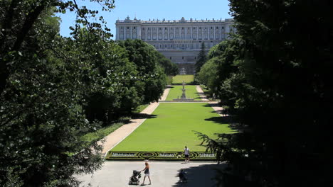 Madrid-royal-palace-lawn-1